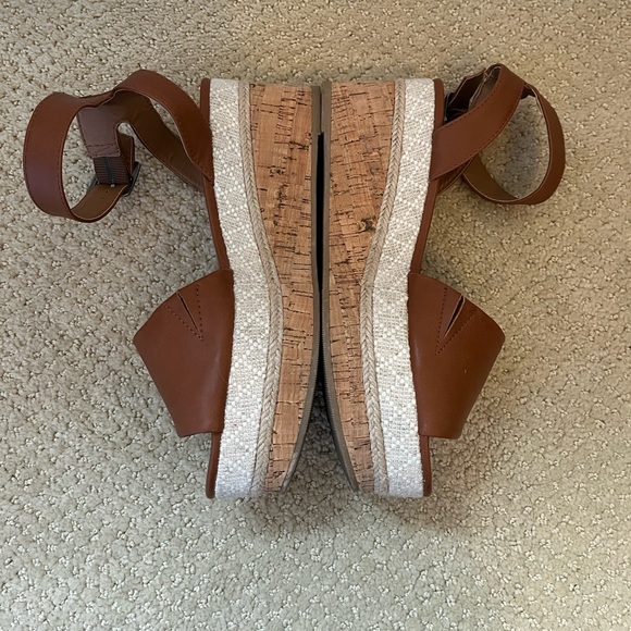 Platform Sandals - Picture 2 of 5